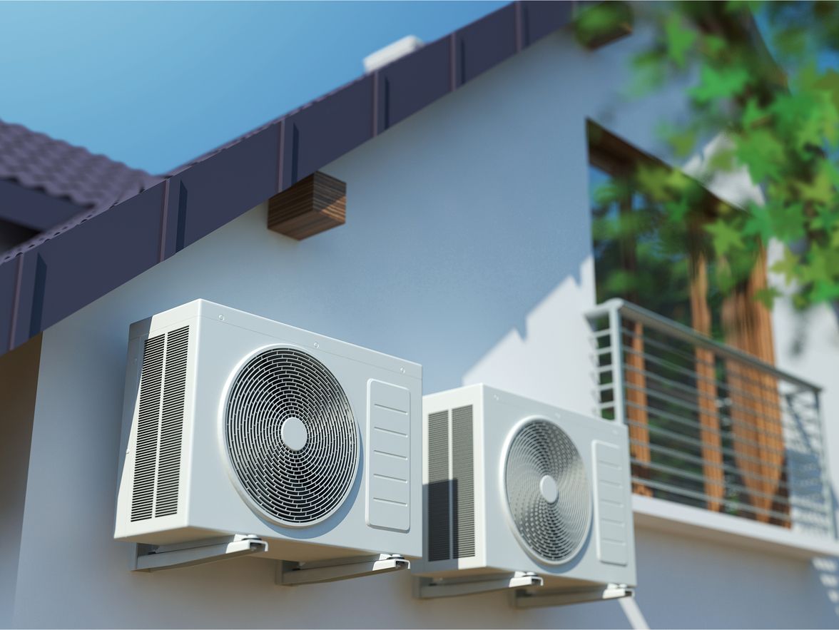 Außenansicht einer Klimaanlage an einem modernen Haus